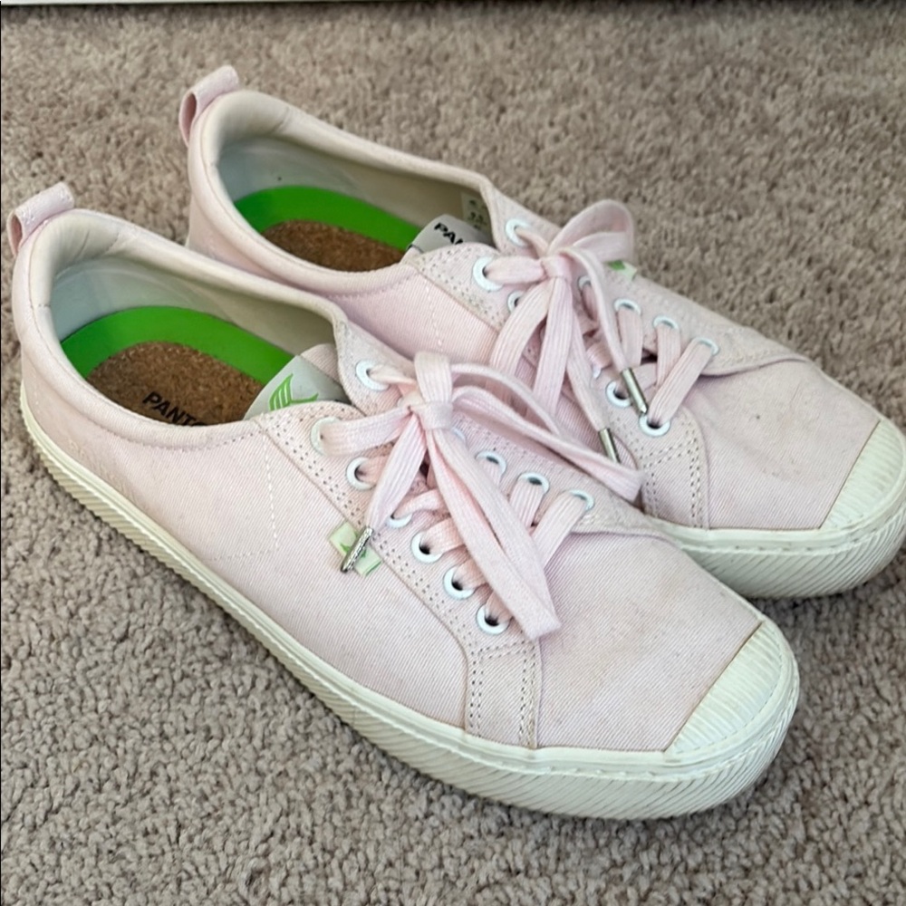 Cariuma Blush Pink Women's Sneakers